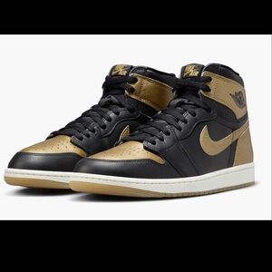Air Jordan 1 Retro High Top Basketball Sneaker (Men)